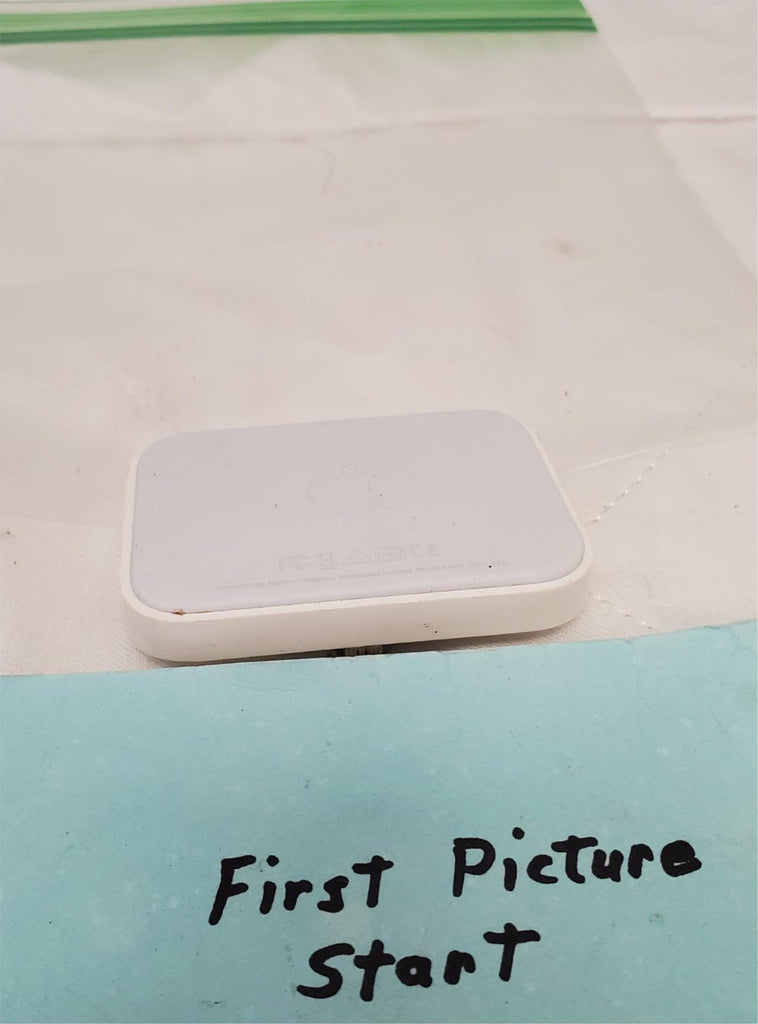  Apple A1605 Iphone white Lightning Charging Dock