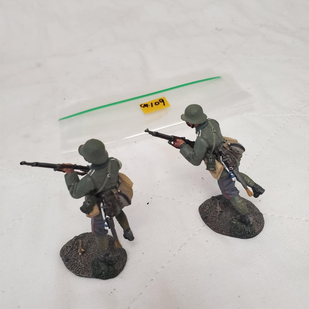 W. Britain 23056 1916-18 German Infantry Running with Grenade Bags CM-109