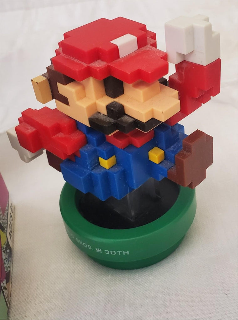 Supermario Bros. 30th Amiibo with Retro Arcade and Pez