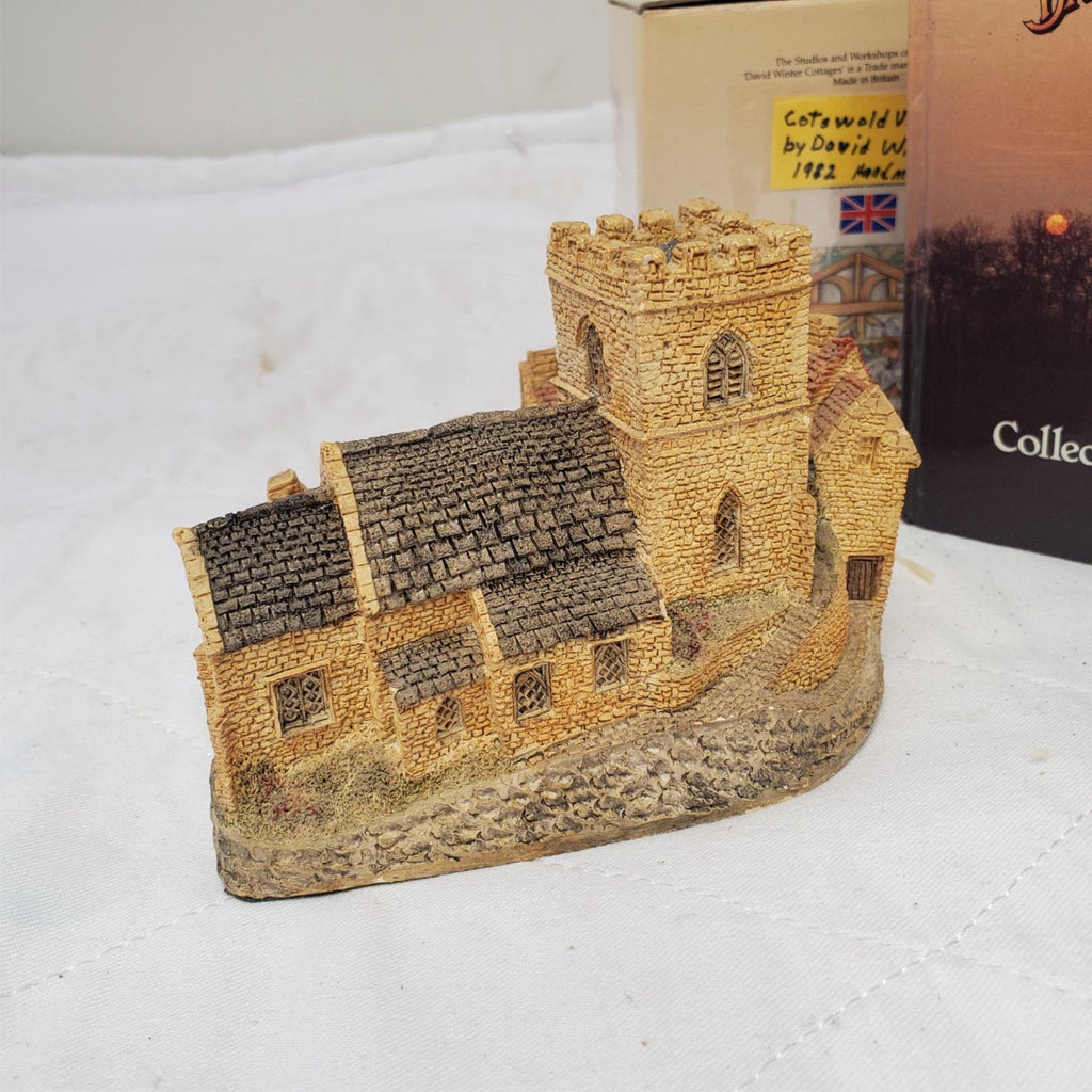 David Winter Cotswold Village 1982 with "The Collectors' Book"