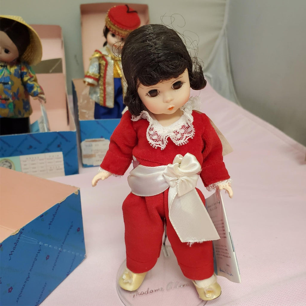 Set Of 4 Vintage Madame Alexander Miniature Showcase Series Dolls