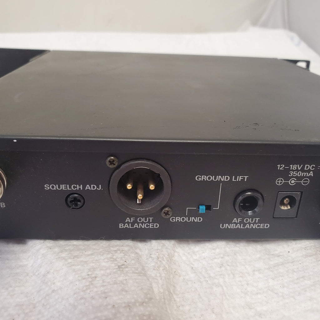 Vintage Audio-Technica ATW-R73x UHF Receiver 120V 60hz 9W - Rackmountable