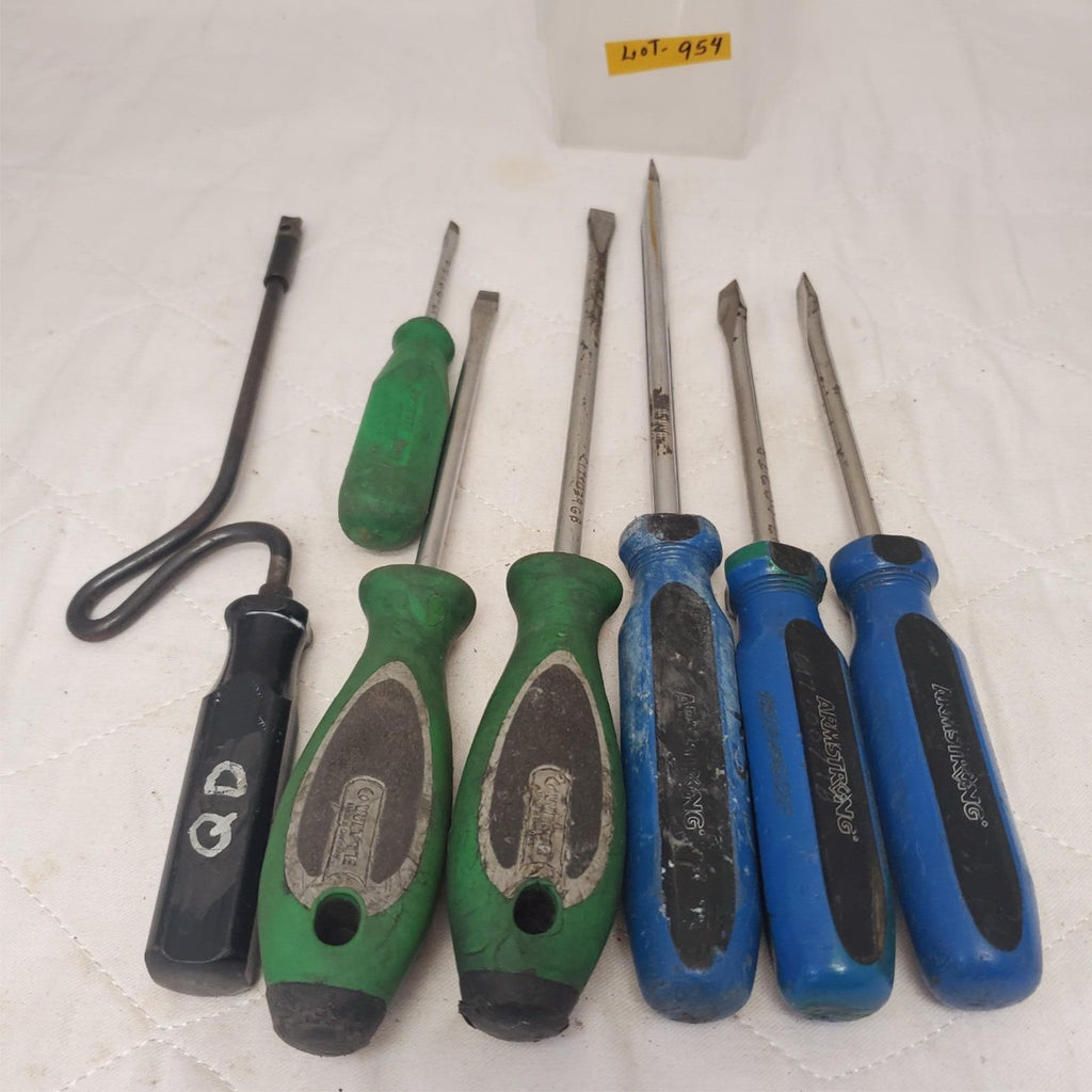 Lot of 7 Assorted Flathead Screwdrivers Set LOT-954