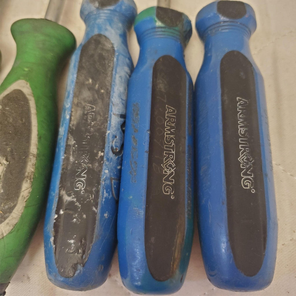 Lot of 7 Assorted Flathead Screwdrivers Set LOT-954