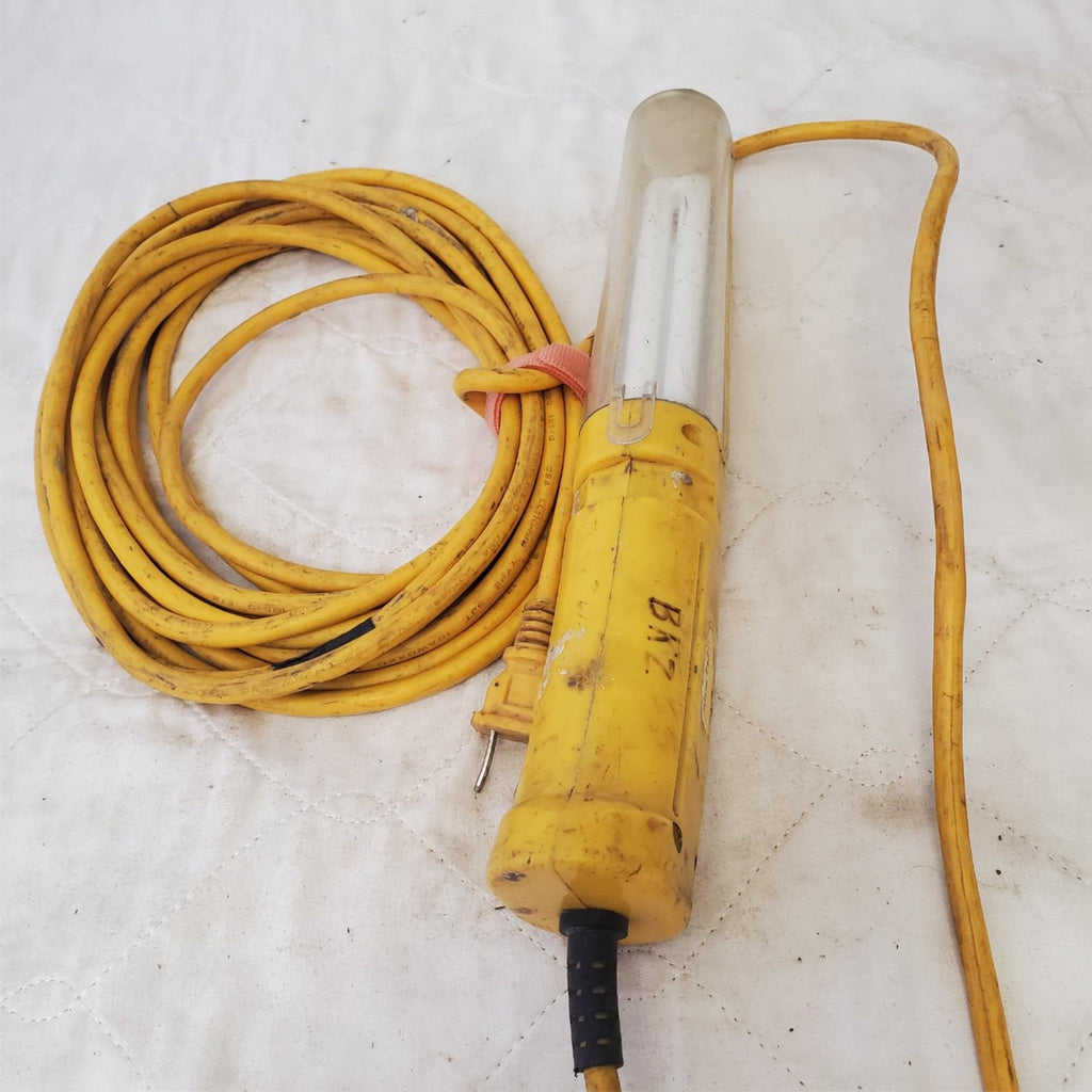 13 Watt Electric Portable Fluorescent Light LOT 375