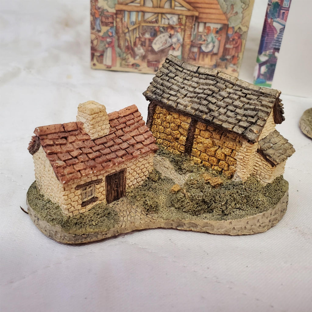 David Winter Cottages Lot of 2 Haybarn with Harvest Barn Harvest Festival Book