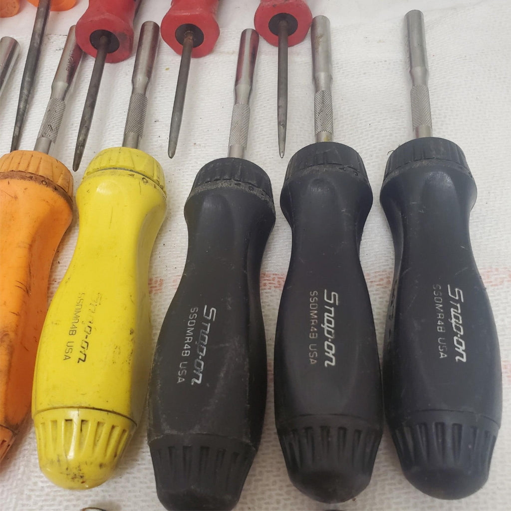 Lot of 19 Snap on screwdrivers of colors black, red, orange, and yellow LOT-1059