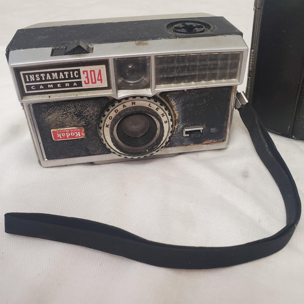 Lot of 3 Vintage Instamatic 304, Keytone 8 M.M & Kodak Tourist Camera