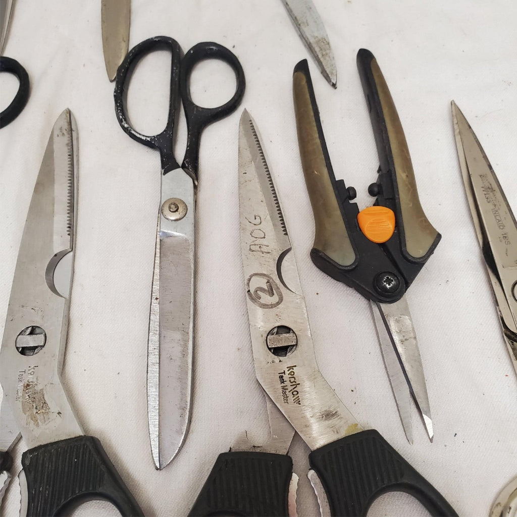 Lot of 15 Assorted Cutting Shears Pinking Scissors LOT-972