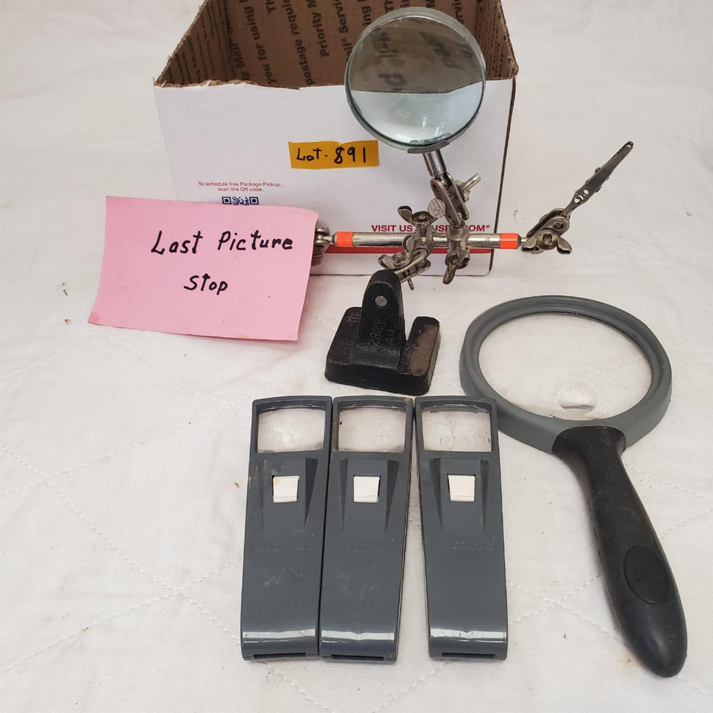 Lot of Magnifying Glass Set with Helping Hands Soldering Stand LOT-891