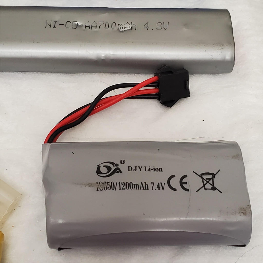 Lot of Various type of NiMH NiCD Universal Battery Package & Aluminium Capacitor