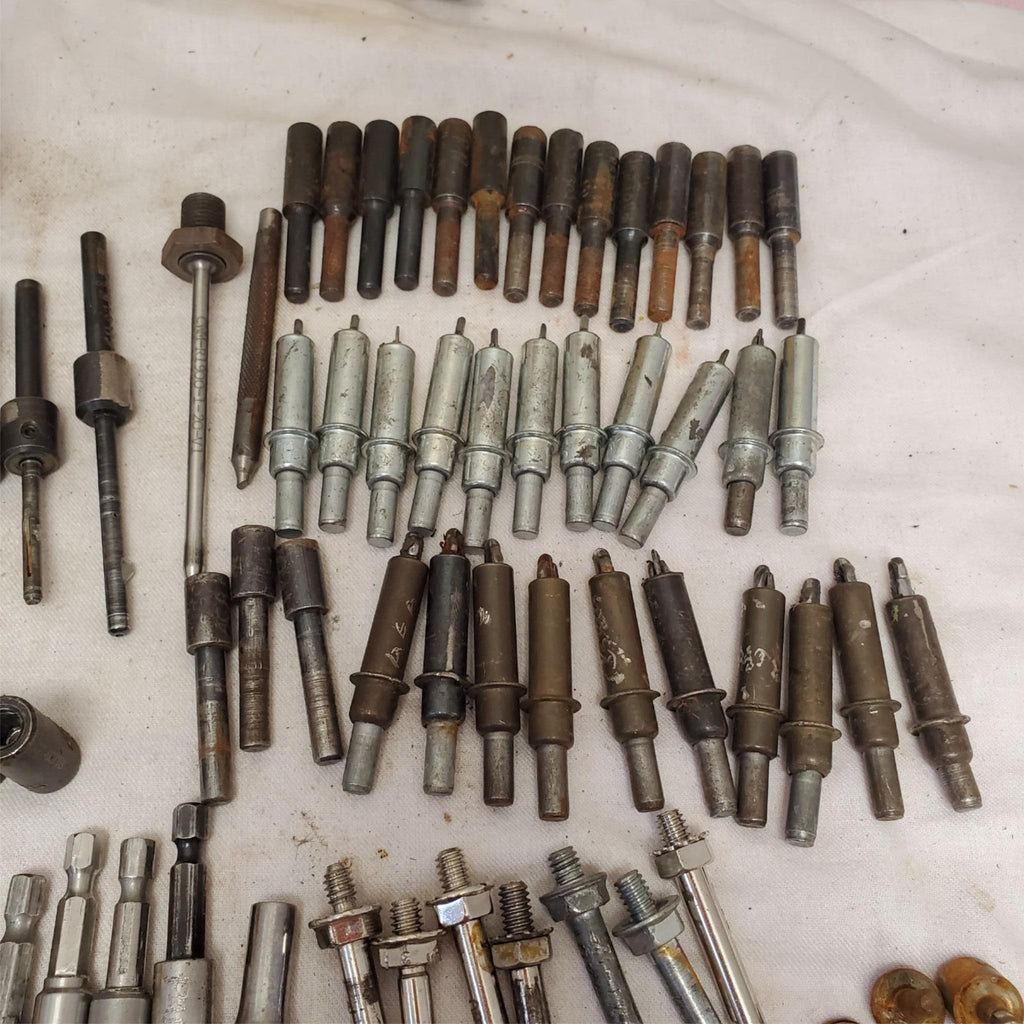 Lot of Assorted Drill Bits Ring Magnetic Nutsetter Threaded Metal Bolts LOT-497