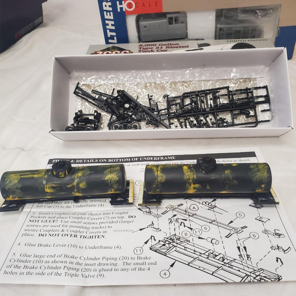 Lot of 3 Riveted Tank Car, Model Railroad & Brawa Lazarettwagen HO Set 