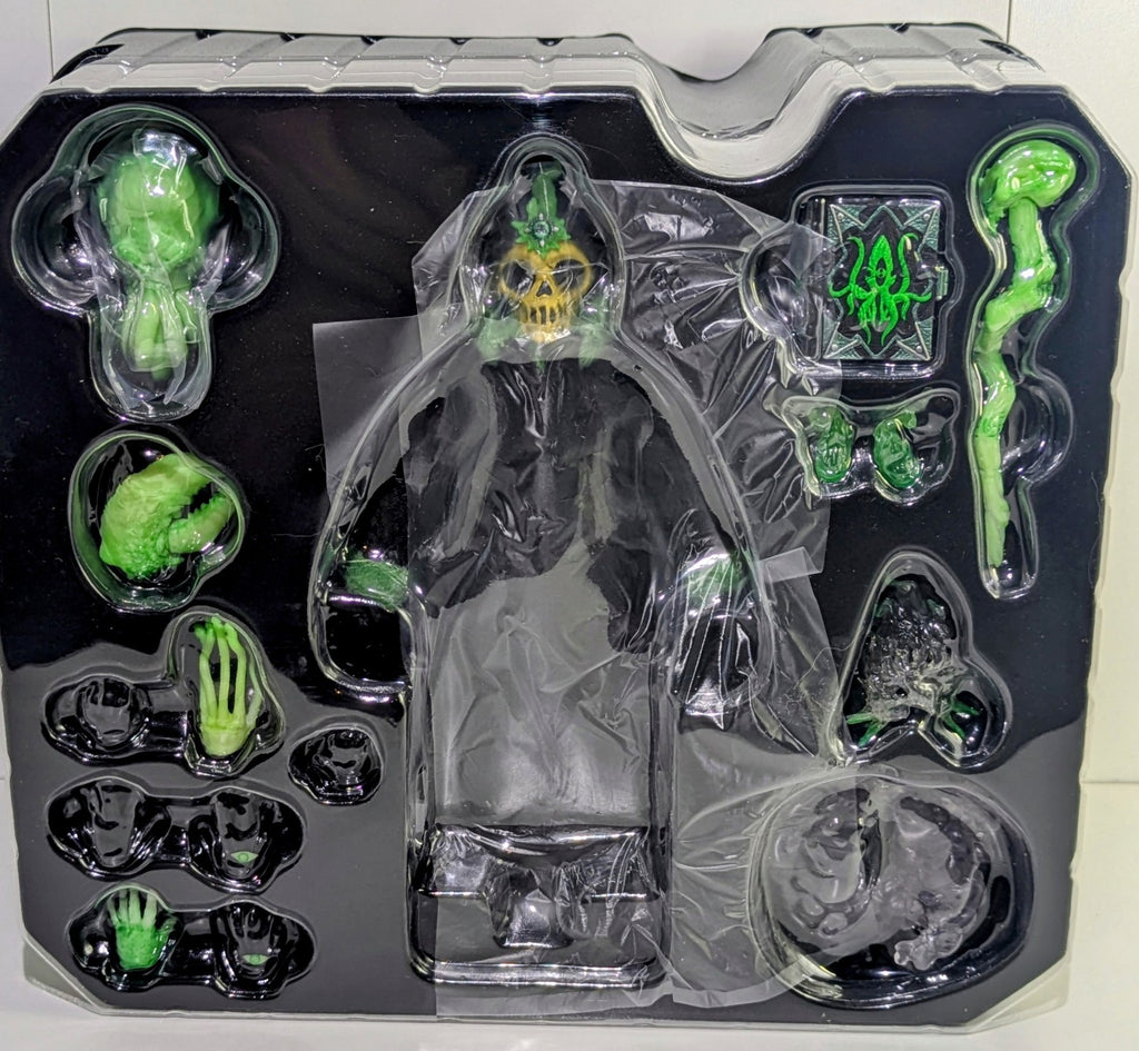 Mezco One:12 – Atticus Doom: Necroverse Edition + Magical Enhancement Kit