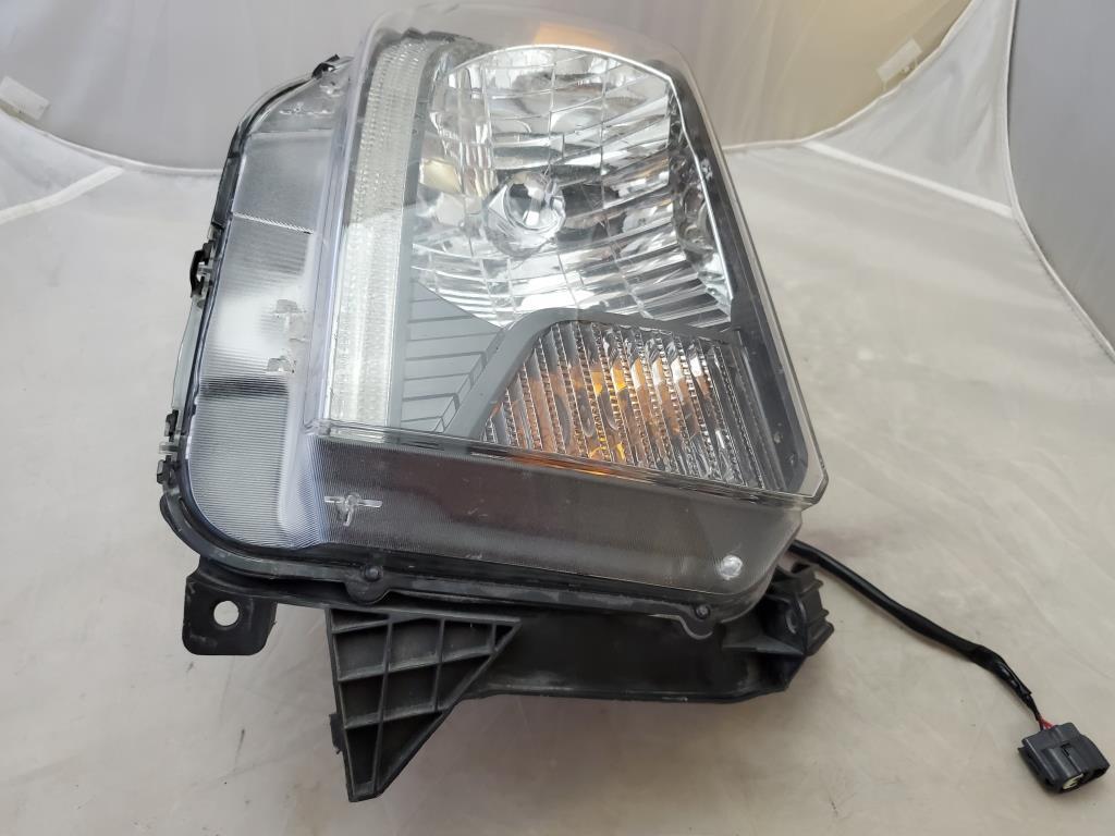 2014-2017 Toyota Tundra Right RH Headlight
