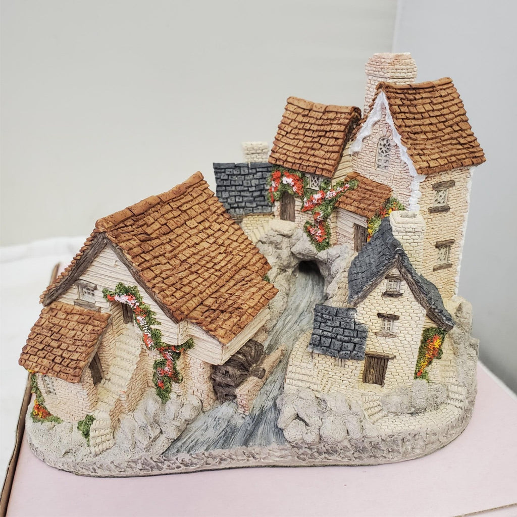 David Winter's Brookside Hamlet 1982 Cottage with Certificate of Authenticity