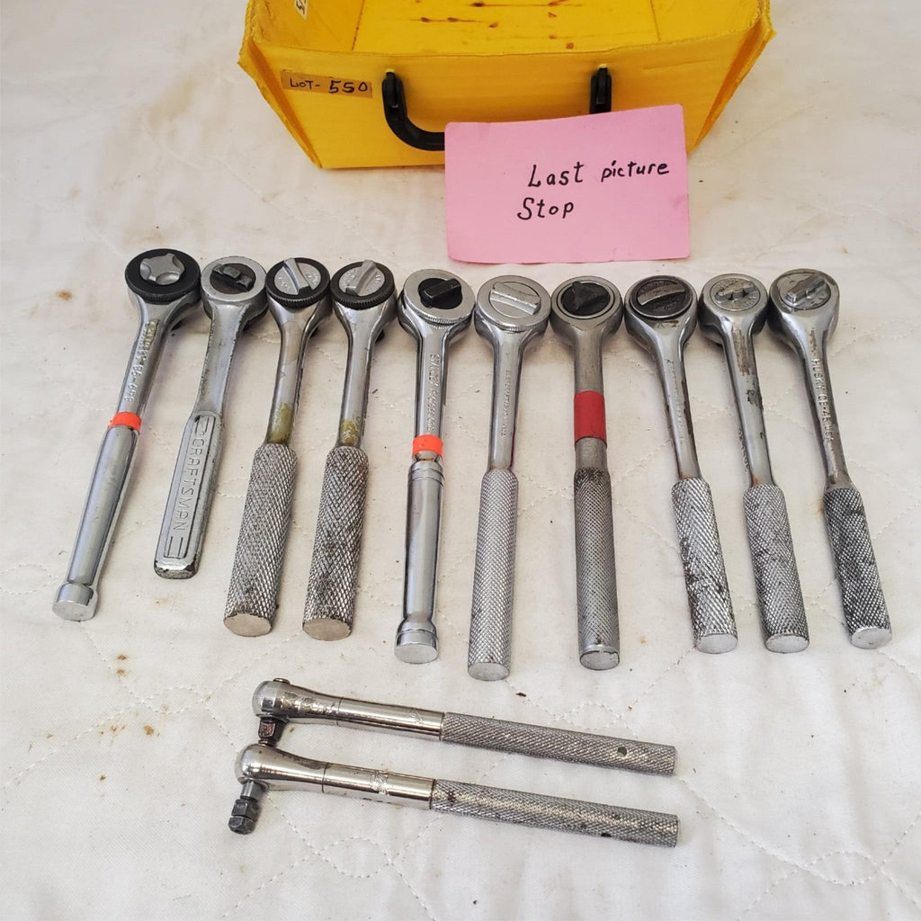 Lot of Assorted Ratcheting Socket Wrenches LOT 550
