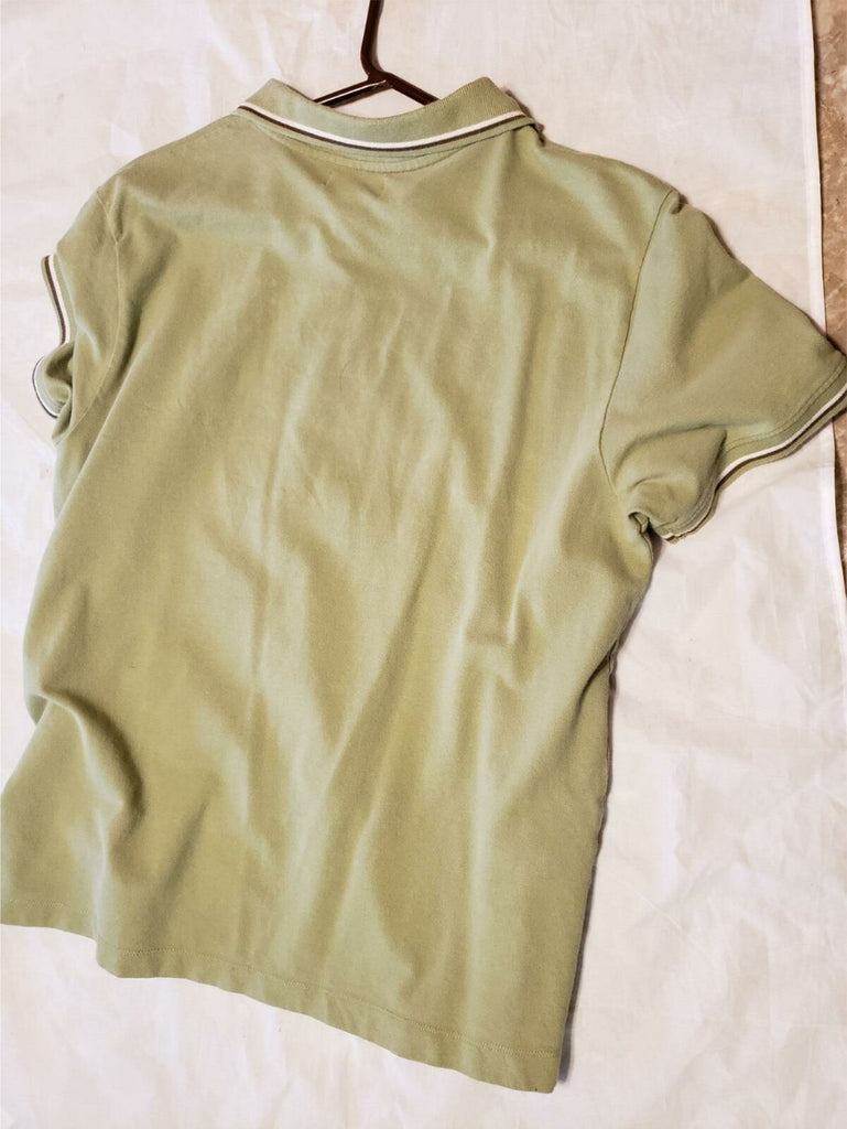 Used Banana Republic Branded Short Sleeve Shirt in Size XL Cotton Spandex Blend.