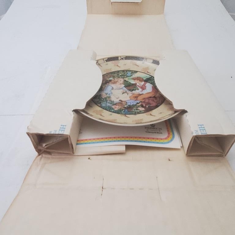 Heinrich Villeroy & Boch Once Upon a Rhyme Roses are Red Bone China Plate