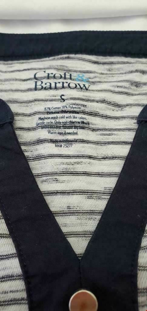 Croft & Barrow Women's Top Black White V Neck Short Sleeve Front Pockets Tee