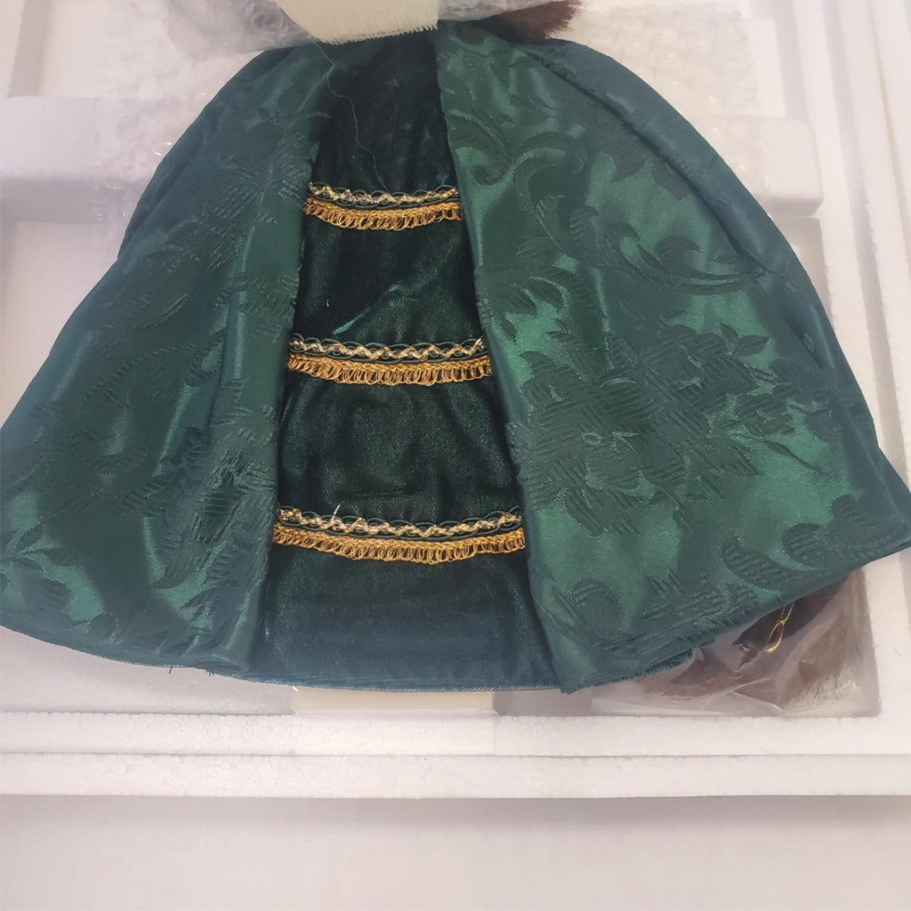 Barbie 1996 - Holiday Caroler Doll - Porcelain Barbie Collection