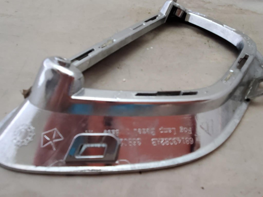 Jeep Grand Cherokee 2014 Right (Offside) Front fog light trimgrill 68143082AB