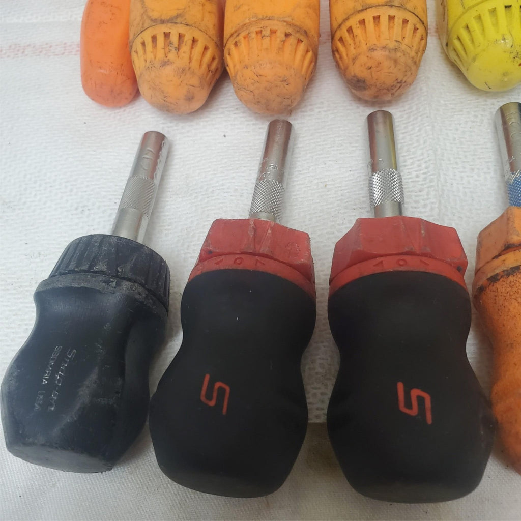 Lot of 19 Snap on screwdrivers of colors black, red, orange, and yellow LOT-1059