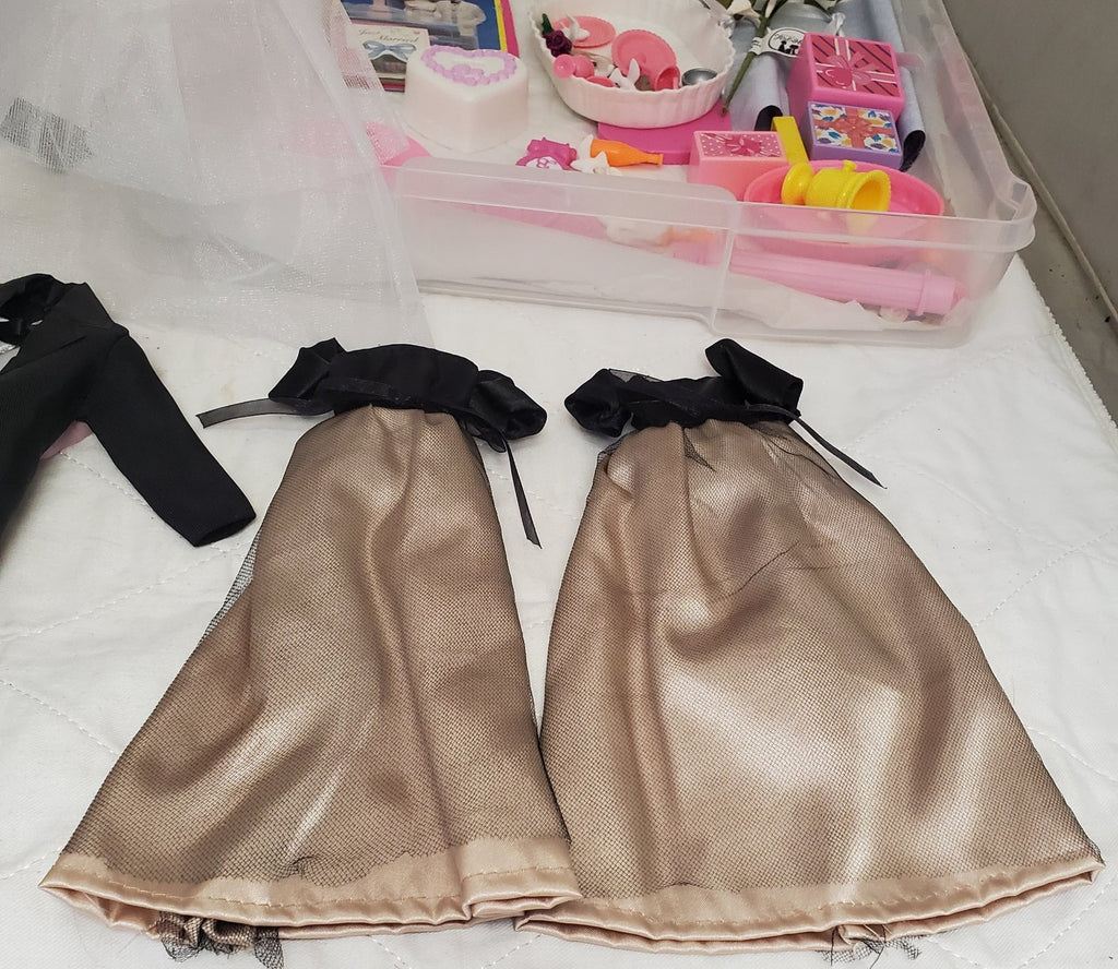 Lot of Miscellaneous Barbie Wedding Accessories with Cake & More Playsets
