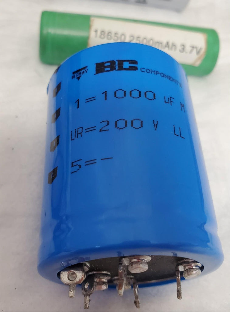 Lot of Various type of NiMH NiCD Universal Battery Package & Aluminium Capacitor