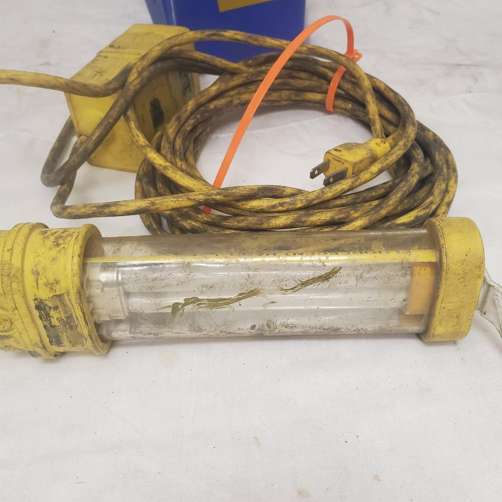 Fluorescent 13W 120V Portable Handheld Work Light LOT-54