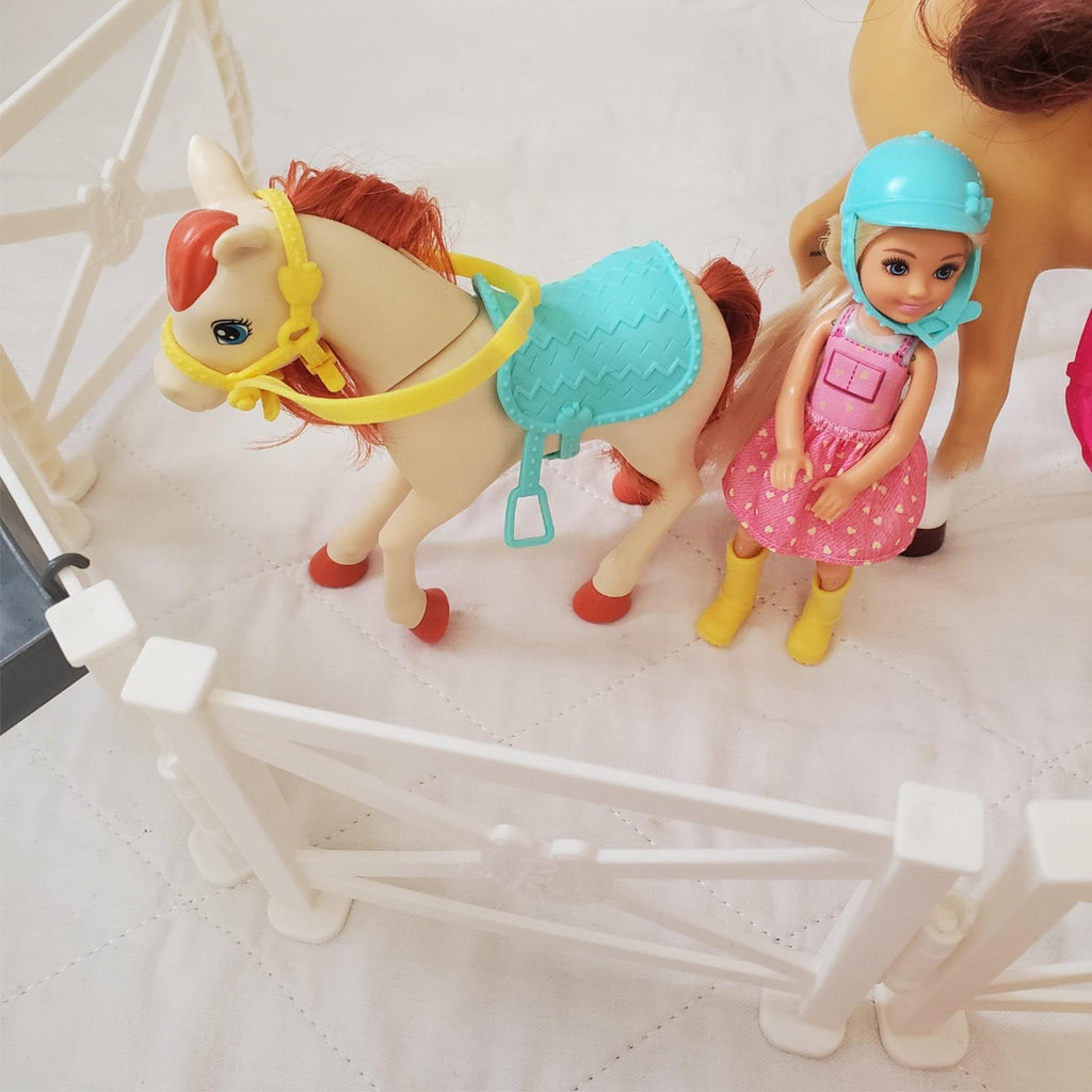 Mattel Barbie Hugs 'n Horses Barbie and Chelsea Blonde Playset #2 Tub