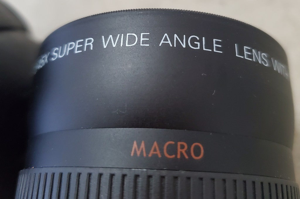 NEEWER Digital High Definition 0.45x Super Wide Angle Lense with Macro