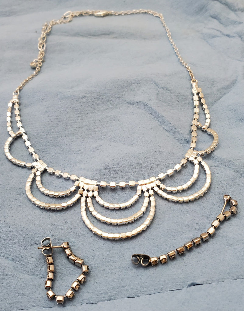 Two Women Fashion Jewelry Long Necklace CV and Black Stones and Earrings Sets