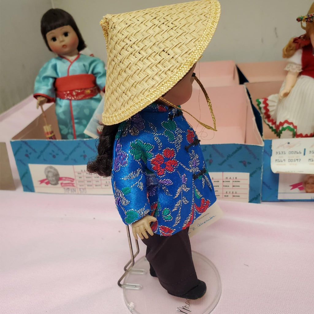 Set Of 4 Vintage Madame Alexander Miniature Showcase Series Dolls