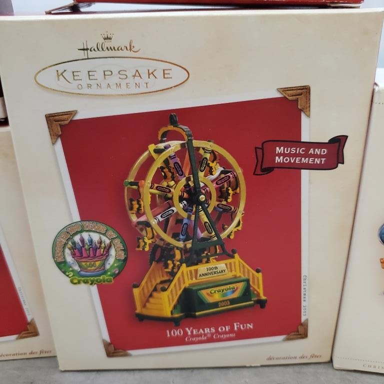 Hallmark Keepsake Bashful Mistletoe Bright Rocking Color Crayola Crayon Ornament