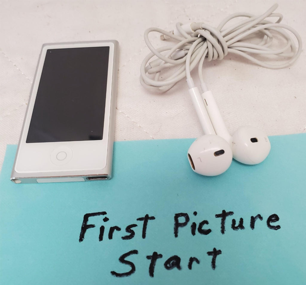 Apple A1446 7th Generation Silver Ipod with Wired Earpods