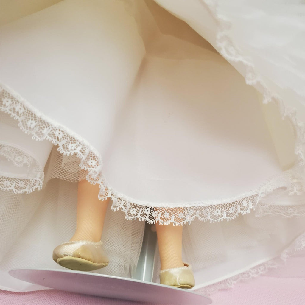 Madame Alexander #1685 Elise Bride Doll with Box & Stand