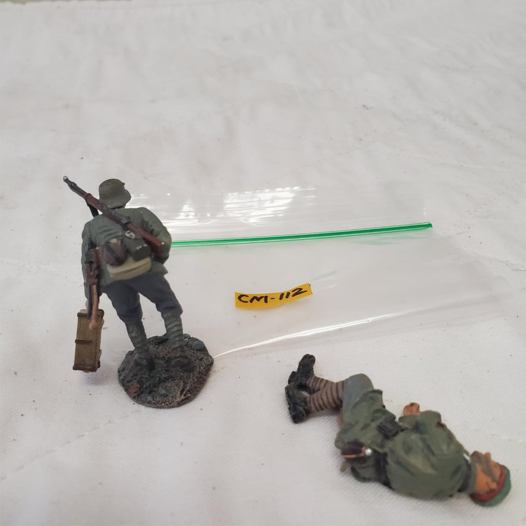 W. Britain 23089 1916-18 German Infantry Advancing with Ammo Box  CM-113