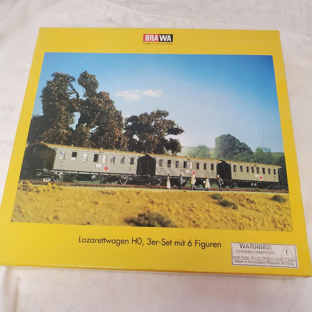 Lot of 3 Riveted Tank Car, Model Railroad & Brawa Lazarettwagen HO Set 