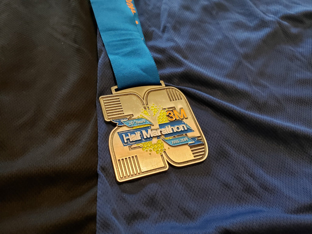 Used Rock NRoll San Antonio 3M Half Marathon Austin Texas Finisher Medal T-Shirt