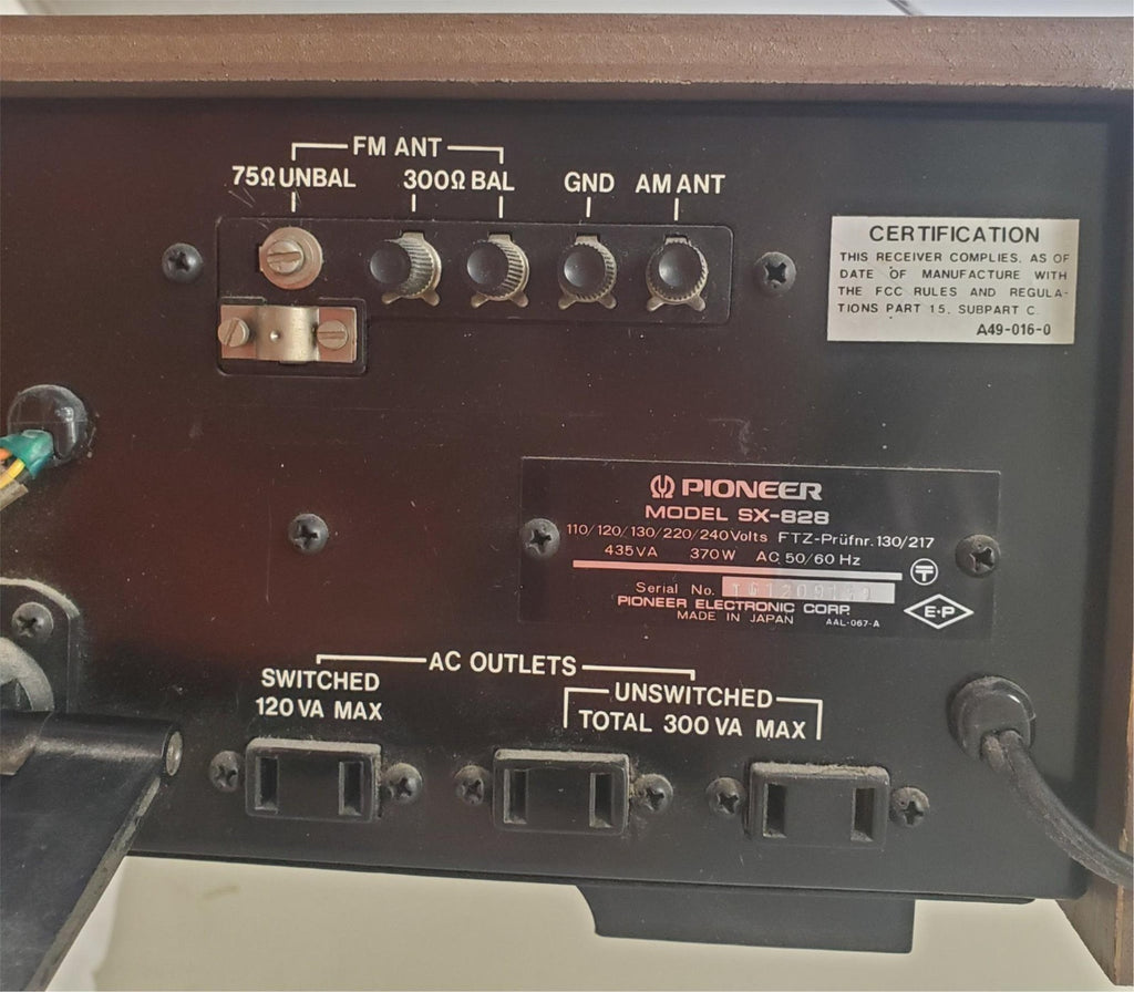 Vintage Pioneer SX-828 AM/FM Stereo Receiver -PARTS/REPAIR- Powers On