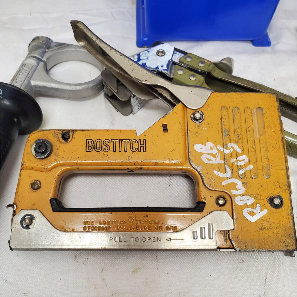 Lot of 8 Assorted Bostitch Stapler, Dividers Breaker Bar & More Tool LOT-116