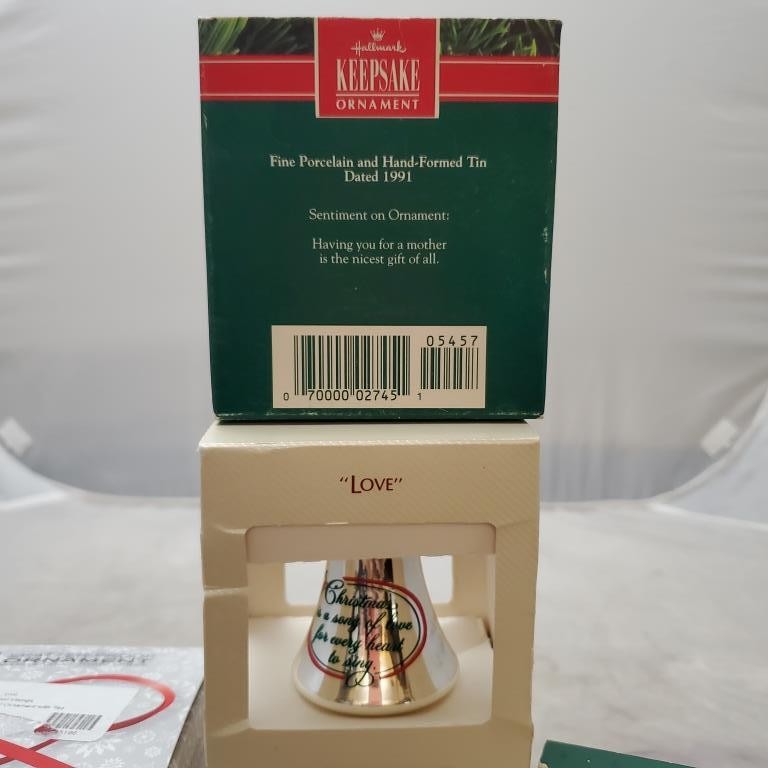 Hallmark Keepsake Cedar Waxwing Mother Christmas Collector's Series Ornament