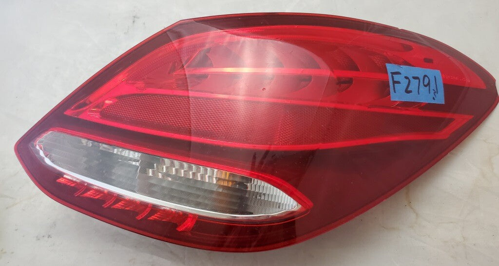 2015-2018 Mercedes Benz C300 Rear Tail Light Lamp Passenger Right A2059061902