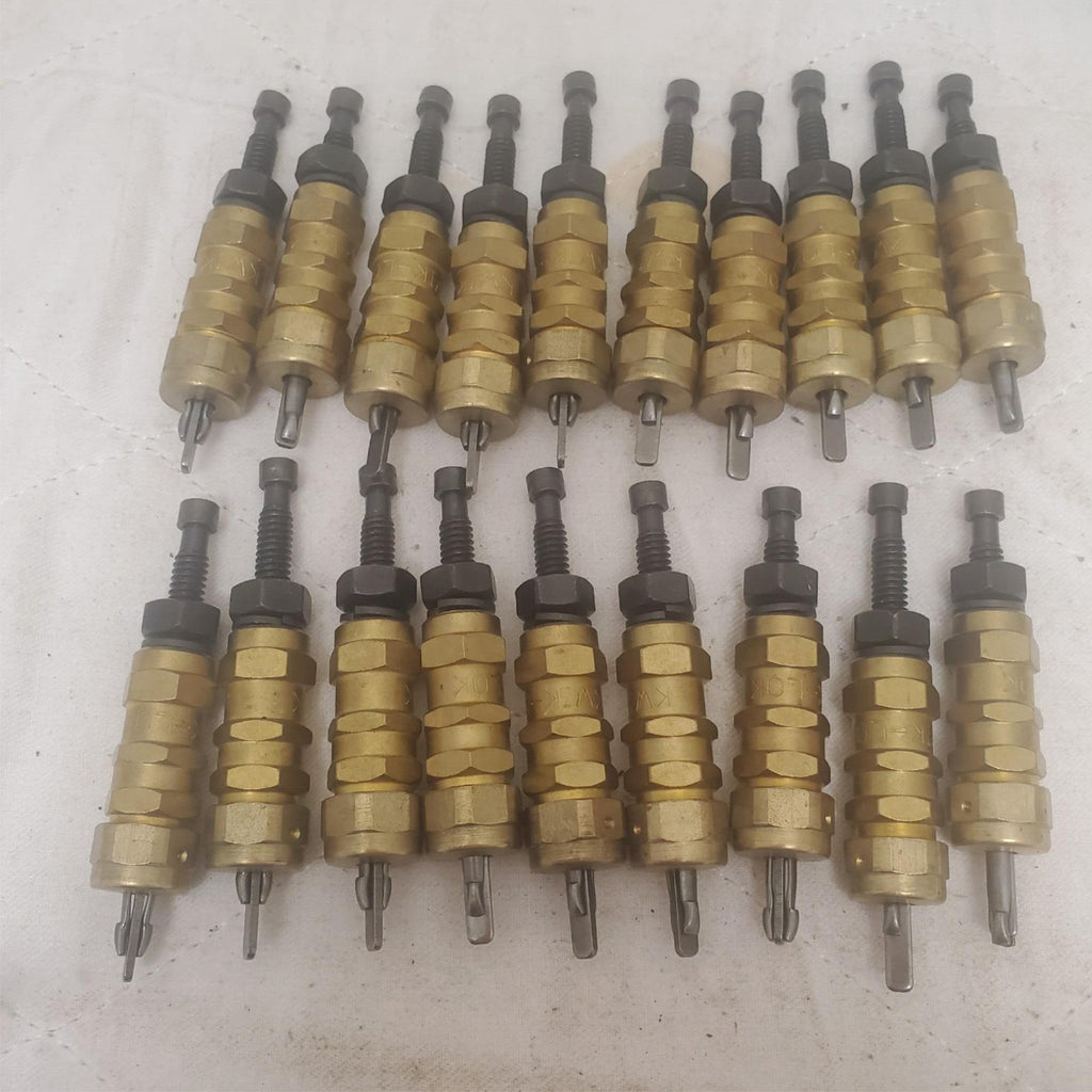 Lot of 19 Wing Nut Fasteners Clamps Wedgelock Kwik loc LOT-373