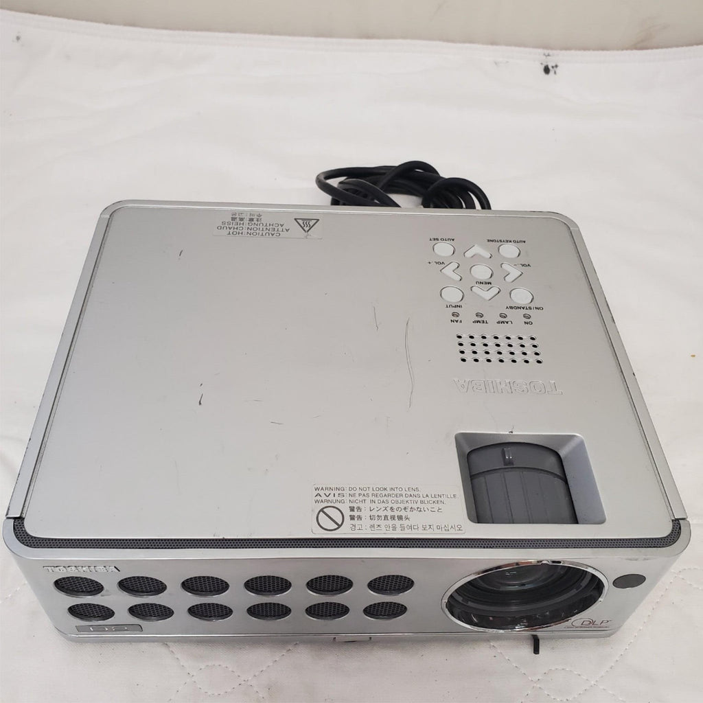 Toshiba DLF TDP-D2  Projector