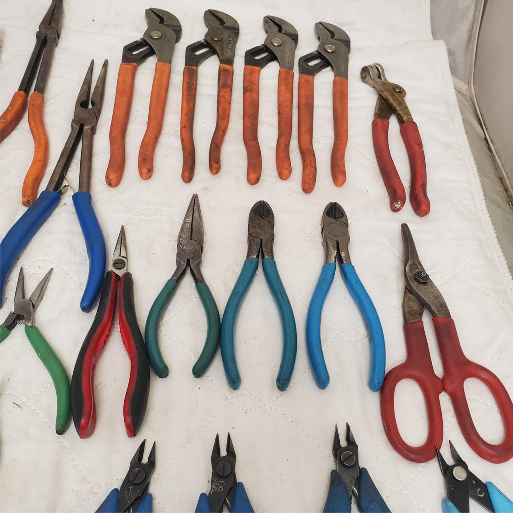 Lot of 31 Assorted Side Cutting Pliers LOT-406