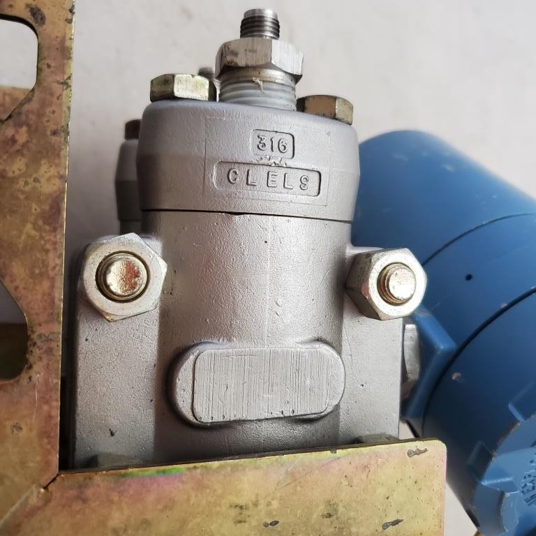 Rosemount EMERSON 1151DP5S22M4DF P2T061402/02R