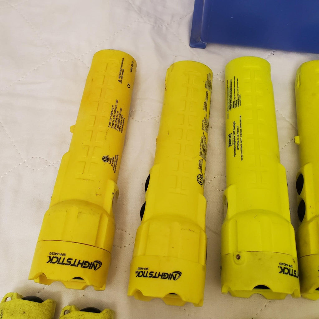 Lot of 11 Streamlight Flashlight LED LOT-82