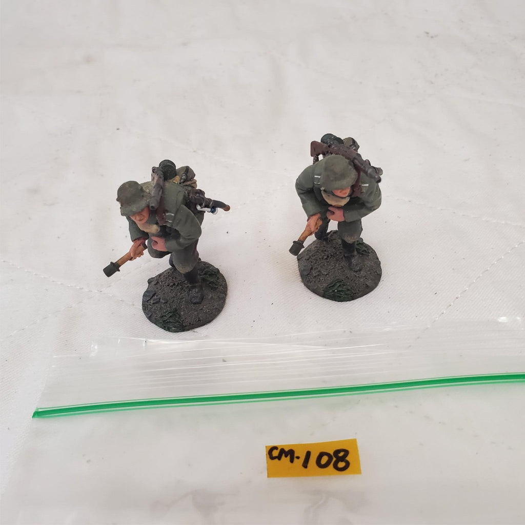 W. Britain 23055 1916-18 German Infantrys Pulling Grenade Primer CM-108